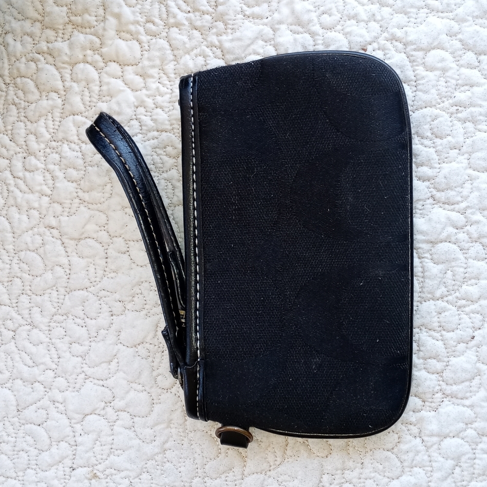 COACH BLACK C PRINT WRISTLET/CLUTCH